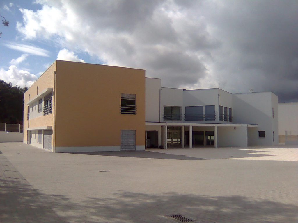 Centro Escolar de Santiago da Guarda construído pela Soteol em 2009